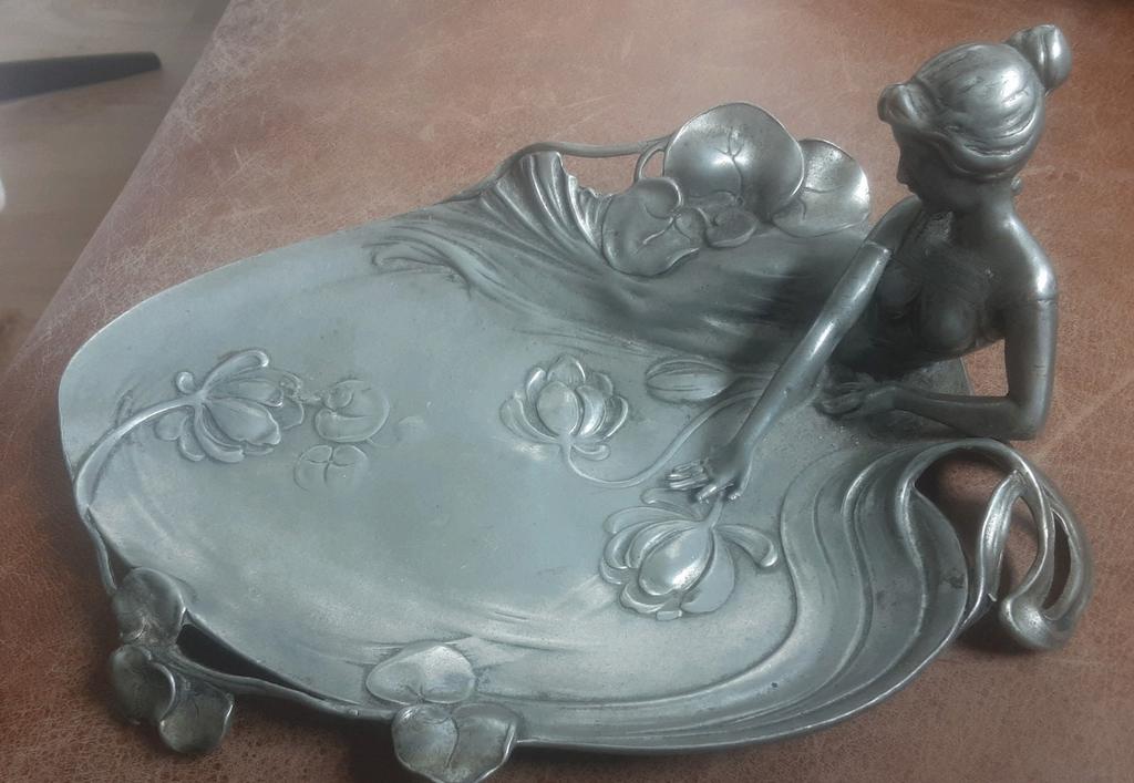 Oud Art Nouveau presenteerblad 26 x 21cm, Antiek en Kunst, Antiek | Schalen, Ophalen of Verzenden