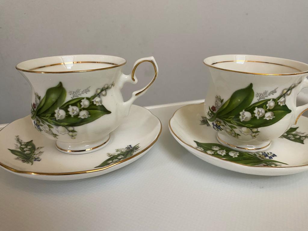 Kop en schotels " Fine Bone China", Ophalen of Verzenden, Zo goed als nieuw, Porselein, Kop en/of schotel