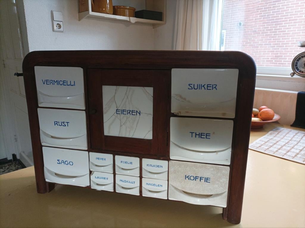 Kruidenrek antiek, Ophalen