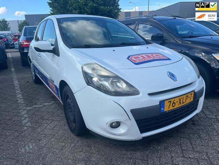 Renault Clio 1.5 dCi Authentique EXPORT, Auto's, Renault, Bedrijf, Te koop, Clio, ABS, Airbags, Boordcomputer, Centrale vergrendeling