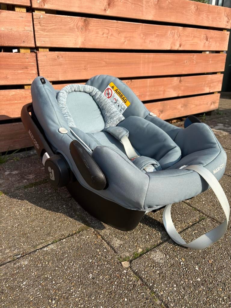 Maxi Cosi Rock met stoelverkleiner, Ophalen, Autogordel of Isofix, Gebruikt, Zijbescherming