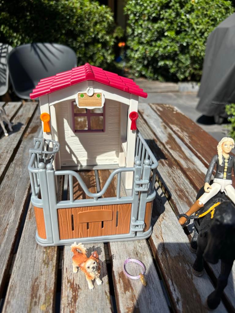 Schleich paarden box met paard en ruiter, Ophalen of Verzenden, Gebruikt