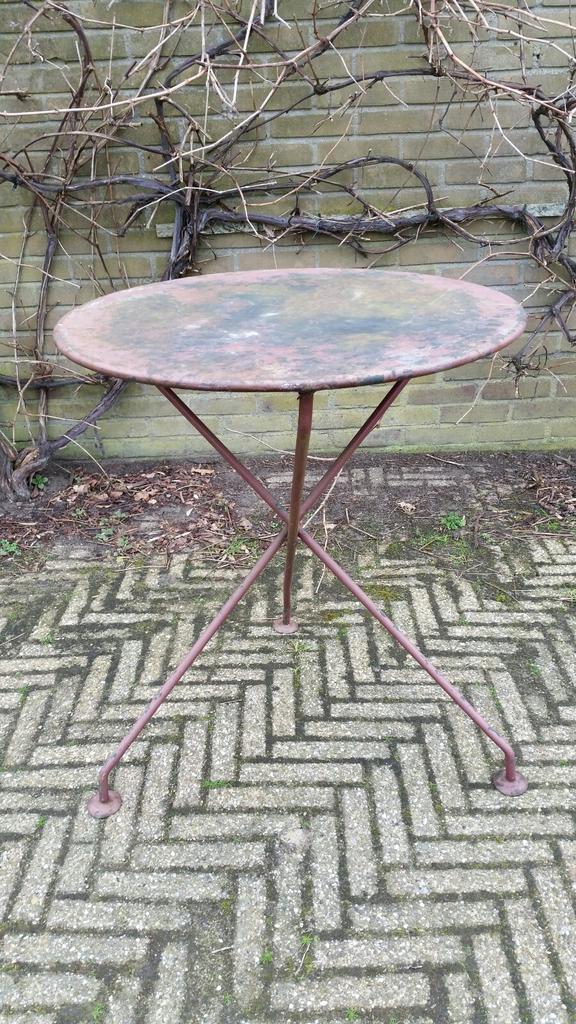 Antiek metalen bistrotafeltje / tuintafeltje, Tuin en Terras, Tuintafels, Gebruikt, Rond, Metaal, Ophalen