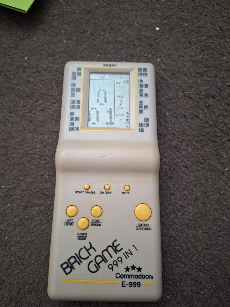 Brick Game 999 in 1 - Commodore Handheld Spelcomputer, Spelcomputers en Games, Spelcomputers | Nintendo Game Boy, Ophalen of Verzenden