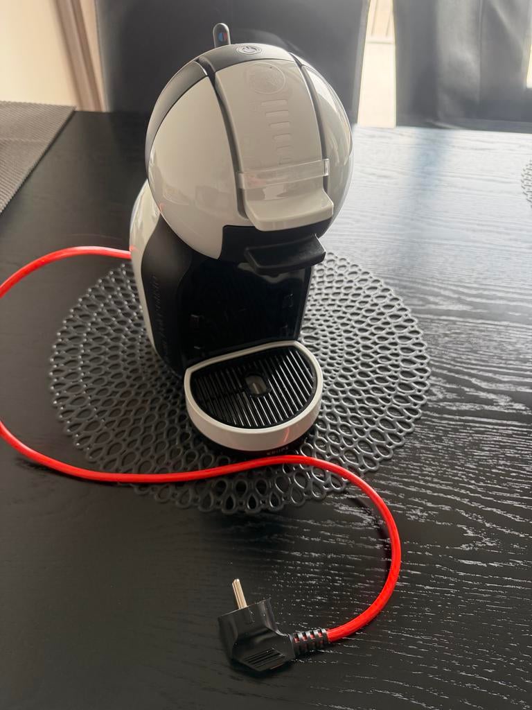 Dolce Gusto Krups koffiezetapparaat, Ophalen, Koffiemachine, Zo goed als nieuw, Koffiepads en cups