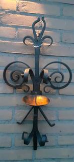 Antiek gesmeed muuranker  63 cm. hoog als kandelaar, Ophalen