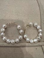 FAUX WITTE PARELS PARELS GOUD KLEUR OORBELEN WOLKELS, Overige materialen, Hangers, Ophalen of Verzenden, Zo goed als nieuw