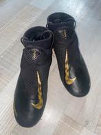 Leuke Nike Phantom Ghost voetbalschoenen in maat 42,5, Maat XS of kleiner, Schoenen, Ophalen of Verzenden, Zo goed als nieuw