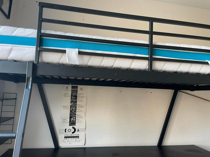 Hoogslaper metaal met bureau en matras, Huis en Inrichting, Slaapkamer | Stapelbedden en Hoogslapers, Gebruikt, Hoogslaper, 90 cm