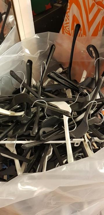 Gratis kleding hangers beschikbaar voor biedingen