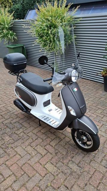 Iva Lux 50 snorscooter beschikbaar voor biedingen