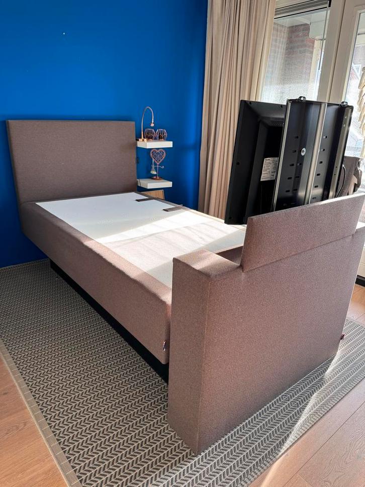 Frieschen Bed 110x200 met TV-lift, Huis en Inrichting, Slaapkamer | Bedden, Zo goed als nieuw, Eenpersoons, Overige maten, 200 cm