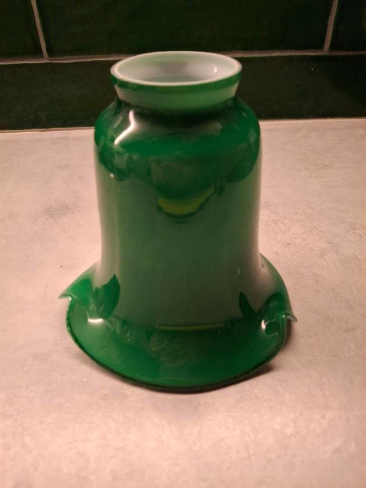 Vintage Smaragd Groene Lampenkap met Schulp Rand, Huis en Inrichting, Lampen | Lampenkappen, Minder dan 25 cm, Rond, Groen, Ophalen of Verzenden