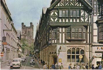 Engeland, Chester met auto's oa Jaguar MK2, Ford Thames beschikbaar voor biedingen