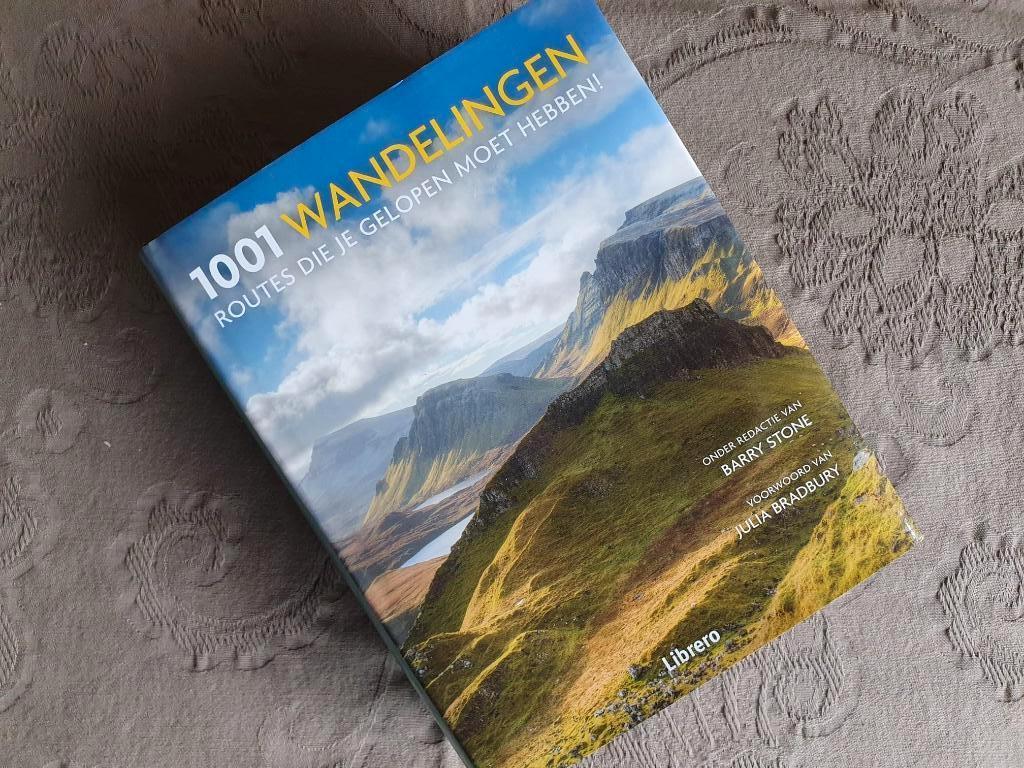 1001 wandelingen die je gelopen moet hebben - Barry Stone, Boeken, Europa, Ophalen of Verzenden, Reisgids of -boek, Gelezen
