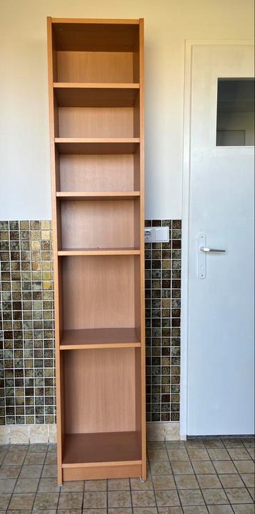 Smalle kast te koop beschikbaar voor biedingen