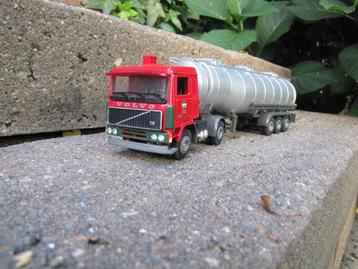 Tekno Volvo F12 met vloestoftanker Gentenaar Baambrugge. beschikbaar voor biedingen