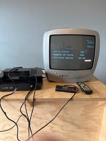 Vintage Gaming Set: CRT TV, NES & 500-in-1 Game Cartridge beschikbaar voor biedingen