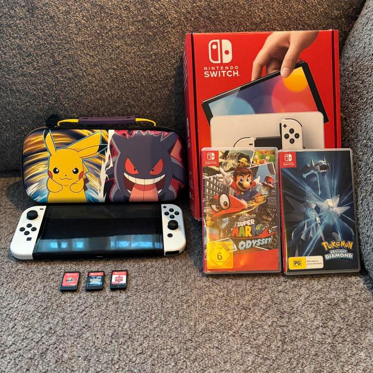 Nintendo Switch OLED - Games - Accesoires - Extra Opslag, Spelcomputers en Games, Spelcomputers | Nintendo Switch, Zo goed als nieuw