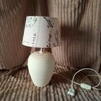 Lamp met kap, beige kleur €10, Ophalen, Gebruikt, Stof, Minder dan 50 cm
