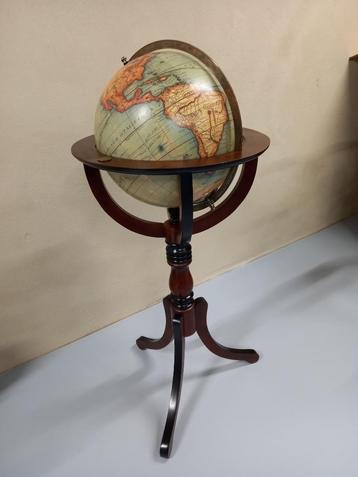 Library globe van Authentic models beschikbaar voor biedingen