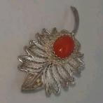 Zilveren broche met bloedkoraal, Minder dan 4 cm, Ophalen of Verzenden, Zo goed als nieuw, Zilver