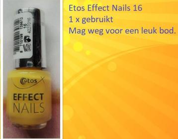 Diverse nagellakjes en topcoats in geel tinten (ook gratis) beschikbaar voor biedingen