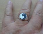 zilveren ring met yin en yang [186], Sieraden, Tassen en Uiterlijk, Ringen, 18 tot 19, Dame, Zo goed als nieuw, Zilver