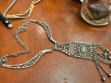 Vintage Verzilverd ketting met hanger zie foto's  beschikbaar voor biedingen