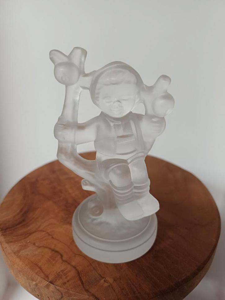 Hummel Goebel Apple Tree Boy Figurine, Verzamelen, Beelden en Beeldjes, Zo goed als nieuw, Hummel, Ophalen of Verzenden