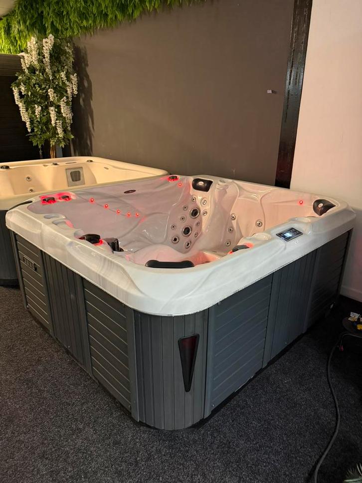 Jacuzzi passion spa balboa WEG=WEG! Pleasure, Tuin en Terras, Bubbelbaden en Hottubs, Zo goed als nieuw, Pomp, Ophalen
