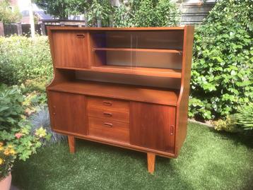 Vintage teak wandmeubel beschikbaar voor biedingen