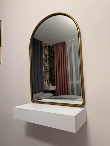 Spiegel met plankje - Zo goed als nieuw! beschikbaar voor biedingen