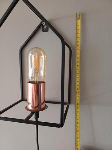 Leuk lampje, in de vorm van een huisje 23 cm hoog beschikbaar voor biedingen
