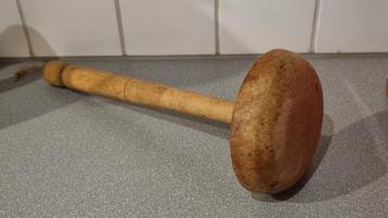 Oude stamper en schrob borstel beschikbaar voor biedingen