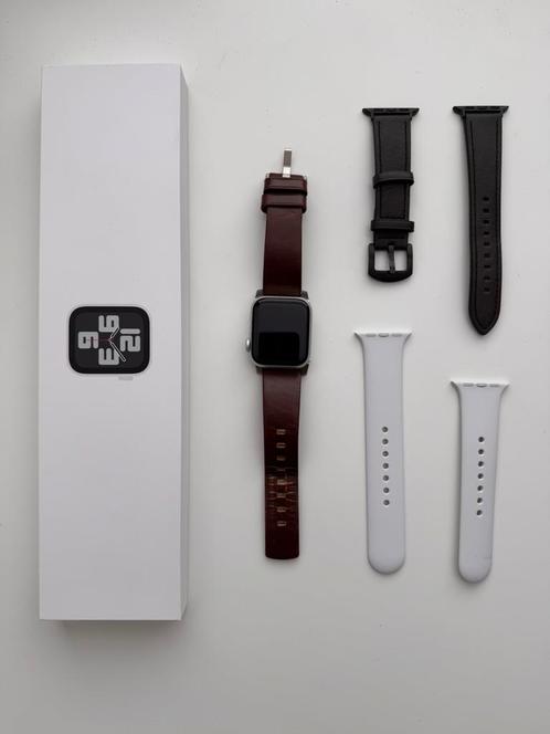 Apple Watch SE (2nd Gen) 40mm, Sieraden, Tassen en Uiterlijk, Smartwatches, Zo goed als nieuw, iOS, Zwart, Ophalen of Verzenden