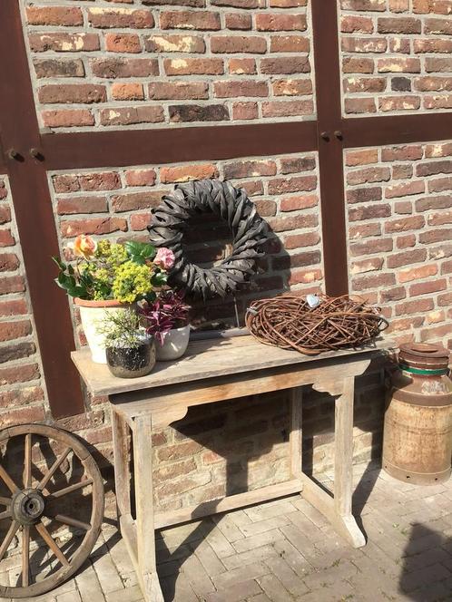 Leuke teakhouten sidetable met kransen +bloempotten samen, Huis en Inrichting, Tafels | Sidetables, Gebruikt, 25 tot 50 cm, 100 tot 150 cm