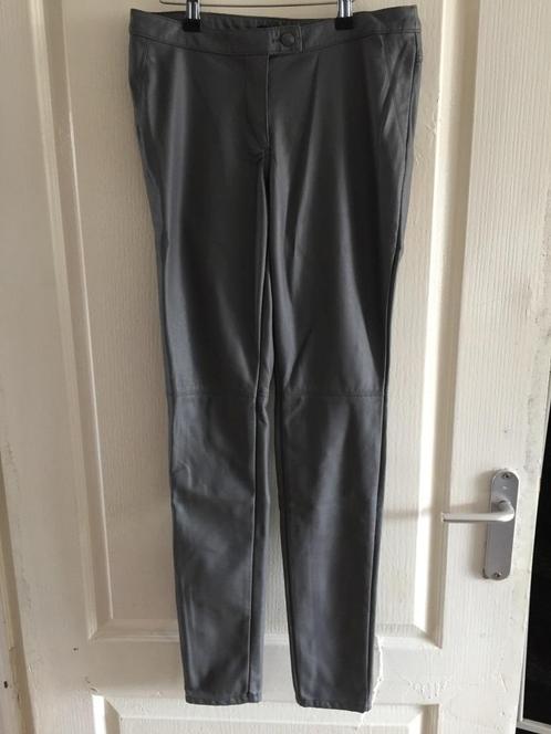 H&M faux leren broek 38, grijs. (2B19), Kleding | Dames, Broeken en Pantalons, Gedragen, Maat 38/40 (M), Grijs, Ophalen of Verzenden