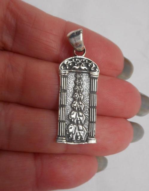 Zilveren bijzondere hanger toren van olifanten nr.1736, Sieraden, Tassen en Uiterlijk, Kettinghangers, Zo goed als nieuw, Zilver