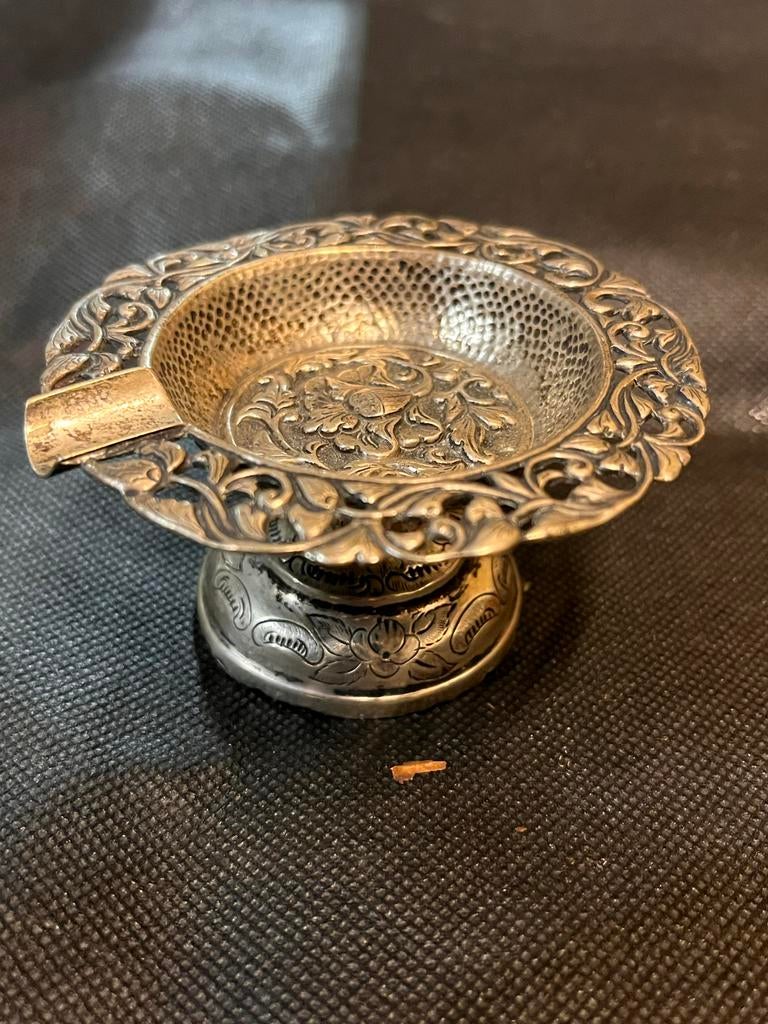 Zilveren asbakje op voet met decoratie, Antiek en Kunst, Ophalen of Verzenden, Zilver