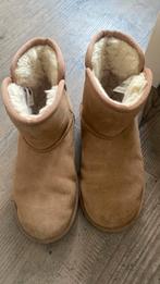 UGG, Kleding | Dames, Schoenen, Ophalen of Verzenden, Zo goed als nieuw, Zwart, Sneakers of Gympen