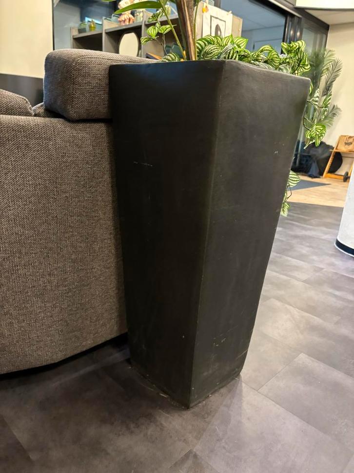 Grote plantenpotten - 3 stuks, Tuin en Terras, Bloempotten, Gebruikt, Beton, Binnen, 40 tot 70 cm, 25 tot 40 cm, Vierkant, Ophalen