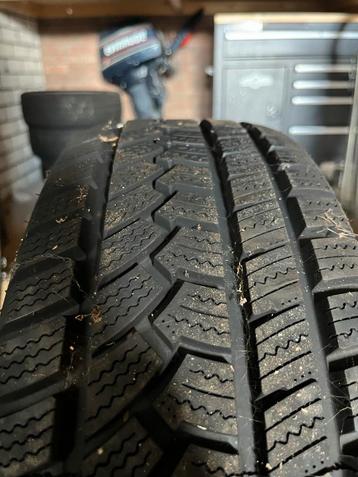 Mini Winterbanden met 4-gaats velgen beschikbaar voor biedingen