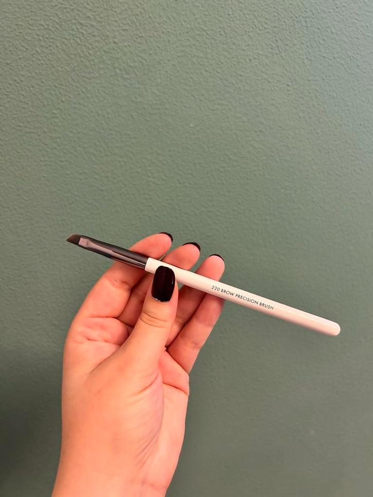NIEUW Douglas 220 Brow Precision Brush, Sieraden, Tassen en Uiterlijk, Uiterlijk | Cosmetica en Make-up, Nieuw, Toebehoren, Ogen