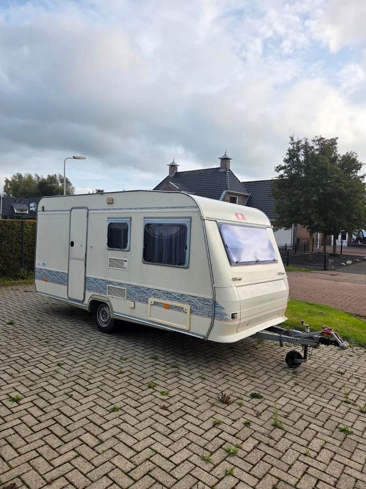 Adria Caravan - voortent , lichte schade, Caravans en Kamperen, Caravans, Particulier, tot en met 4, 750 - 1000 kg, Rondzit, Adria