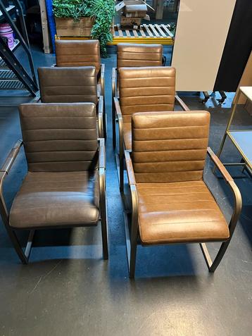 6 leren stoelen - Zo goed als nieuw beschikbaar voor biedingen