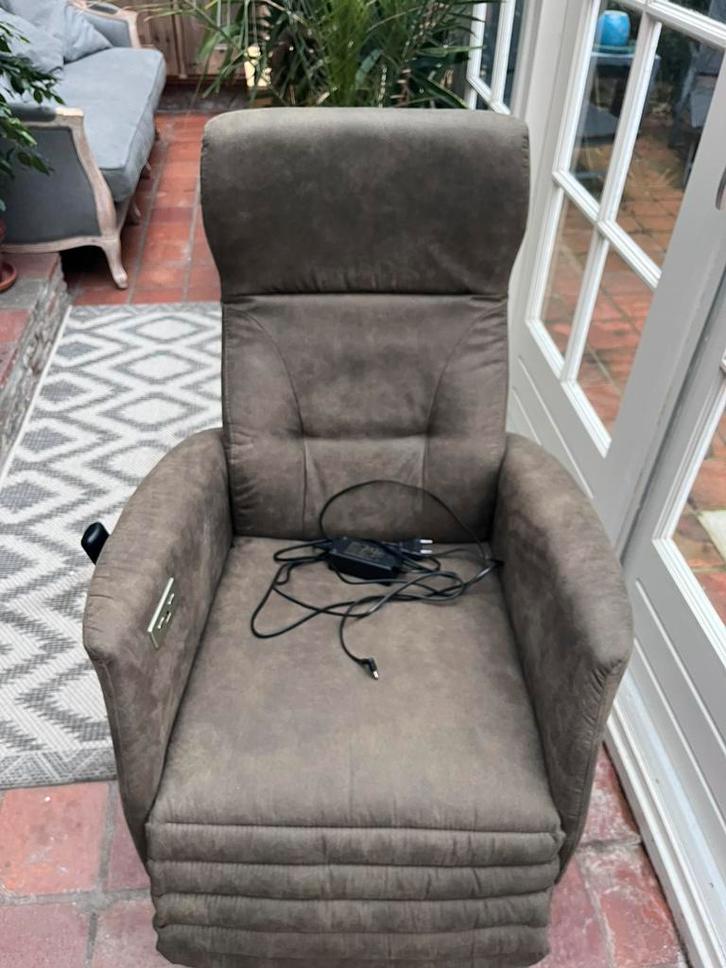 Sta-op stoel Moderno Mezzo medipoint, Huis en Inrichting, Fauteuils, Zo goed als nieuw, 125 cm of meer, Ophalen