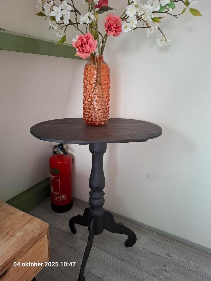 Sidetable, wijntafel driepoot, Huis en Inrichting, Tafels | Sidetables, Gebruikt, Minder dan 25 cm, Minder dan 50 cm, Rond, Overige houtsoorten