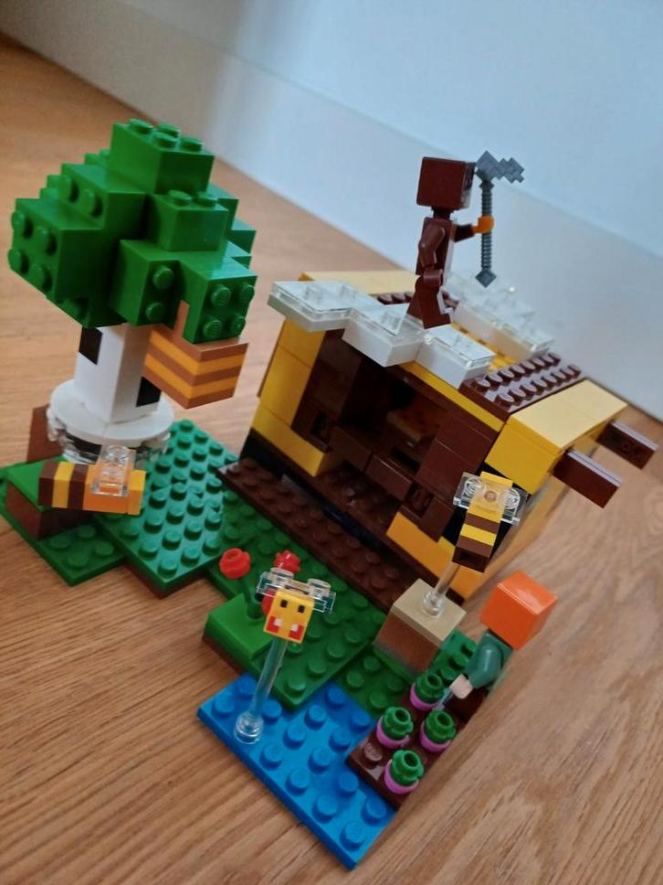 Dit is de LEGO Minecraft set "The Bee Farm" (21165)., Kinderen en Baby's, Speelgoed | Duplo en Lego, Zo goed als nieuw, Ophalen of Verzenden