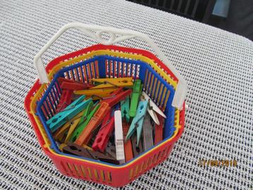 60 er jaren wasknijper mandje.  beschikbaar voor biedingen